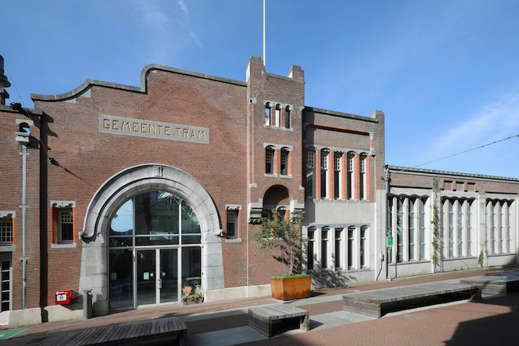 De Hallen Amsterdam, groene gevel verticale spankabels Carl Stahl